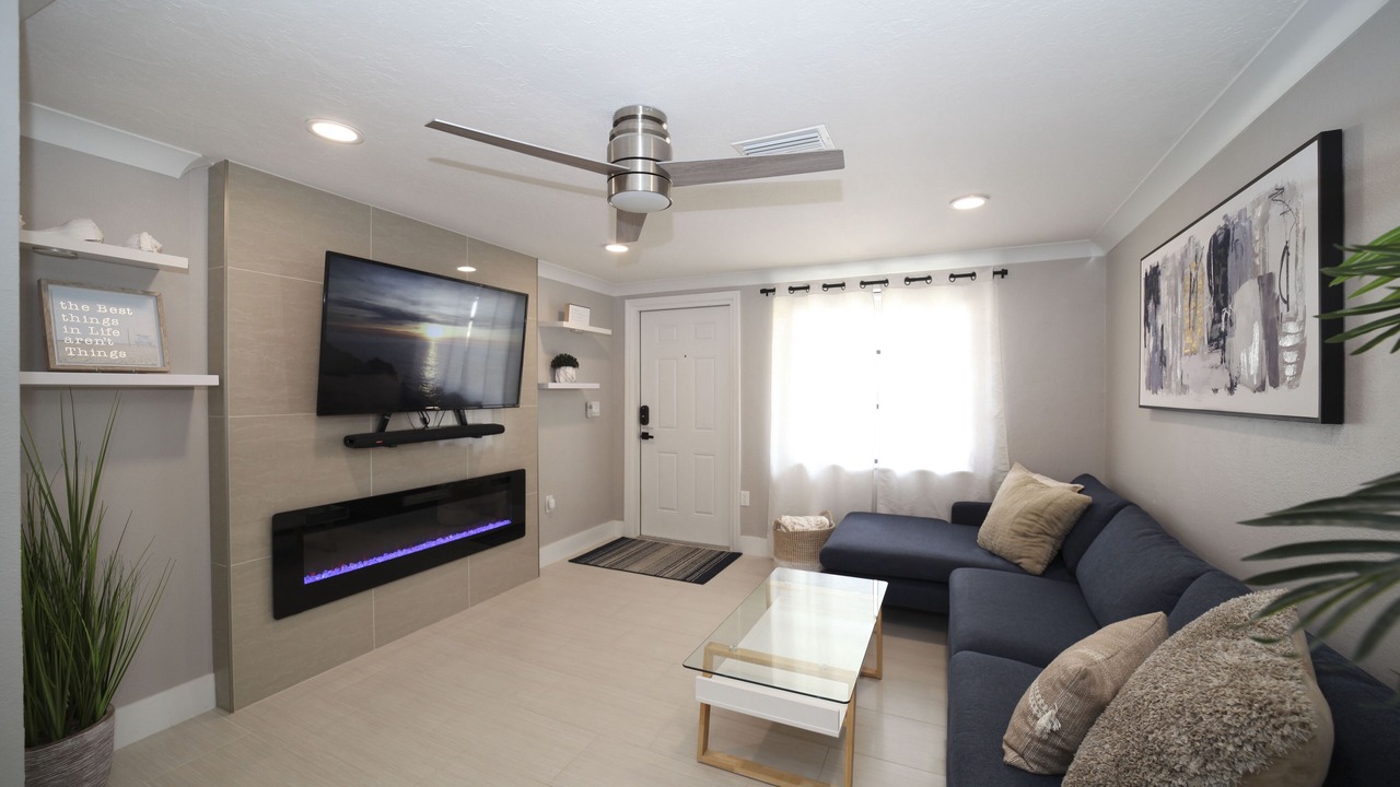 Photo of Livingroom in Englewood