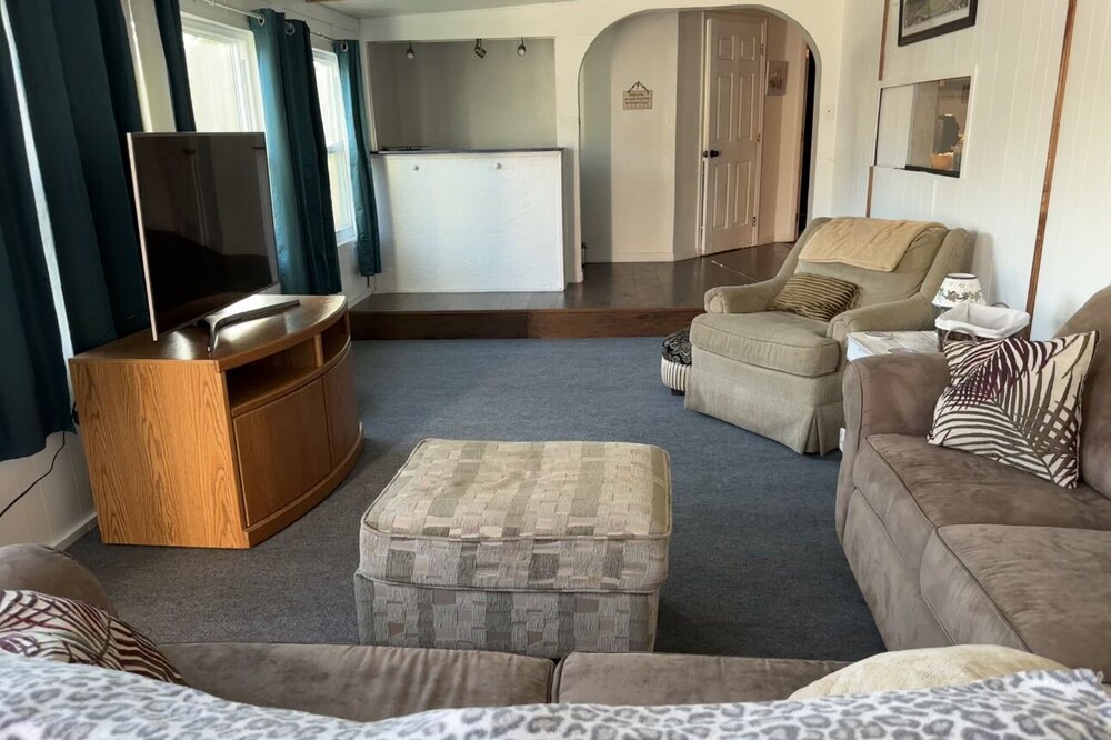 Photo of Livingroom in Englewood East