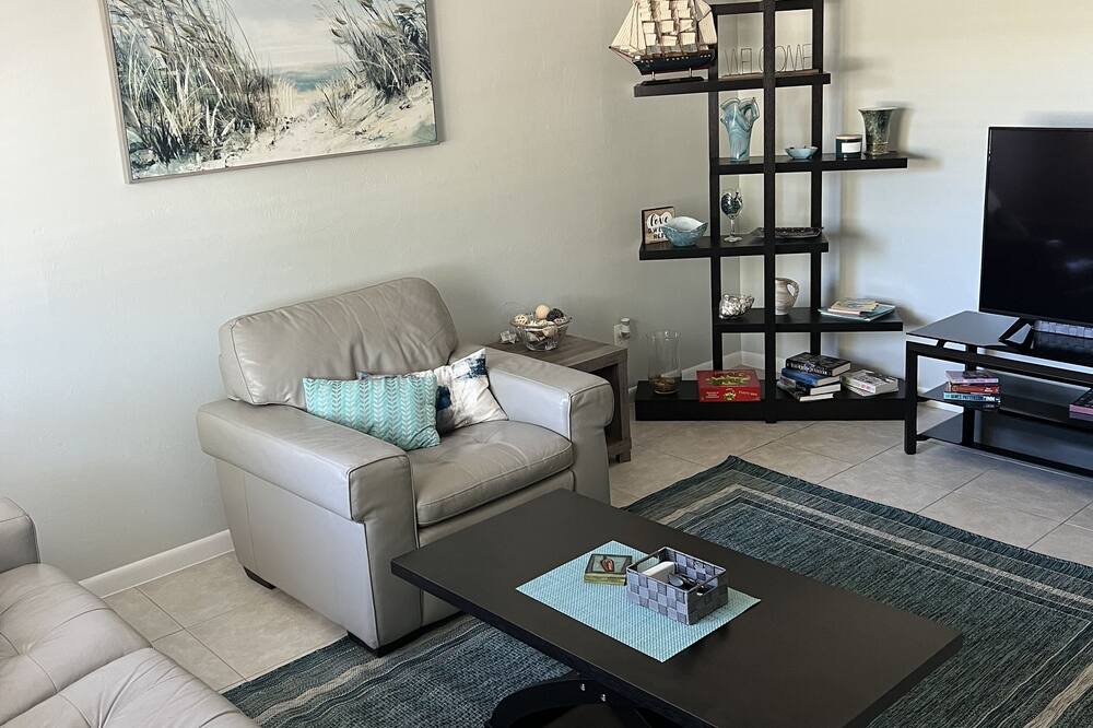 Photo of Livingroom in Naples Park