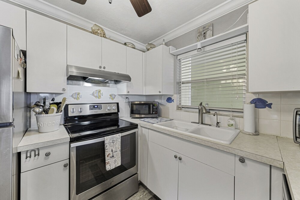 Photo of Kitchen in Golden Beach
