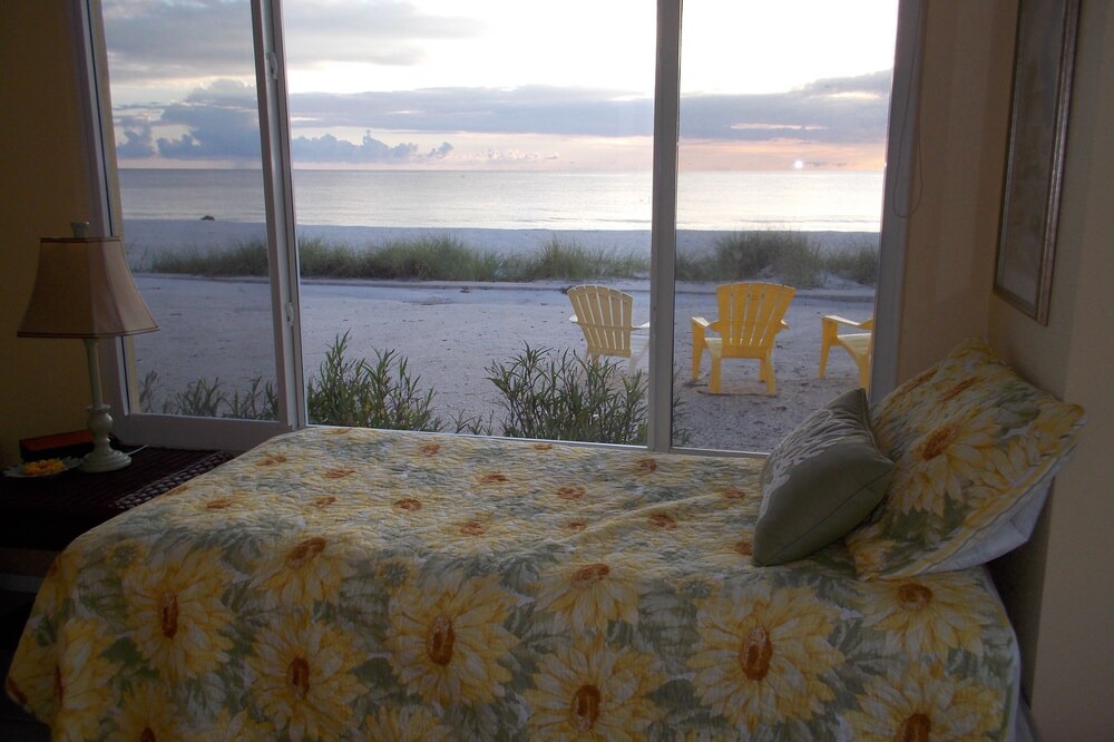 Photo of Bedroom in Golden Beach