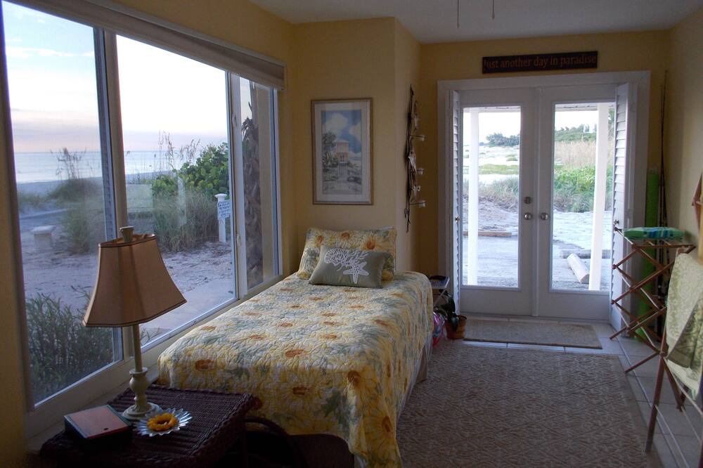 Photo of Bedroom in Golden Beach