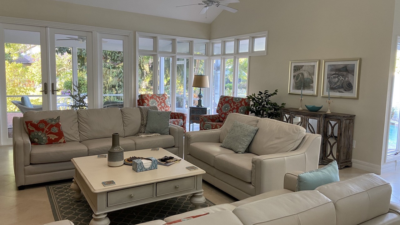 Photo of Livingroom in Pelican Bay