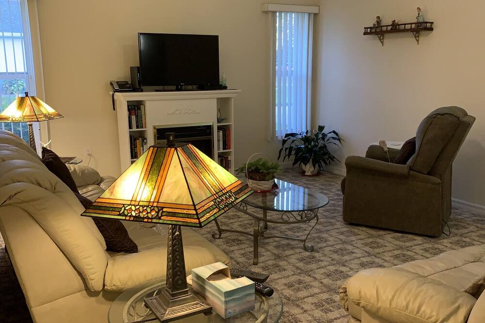 Photo of Livingroom in Harbour Heights
