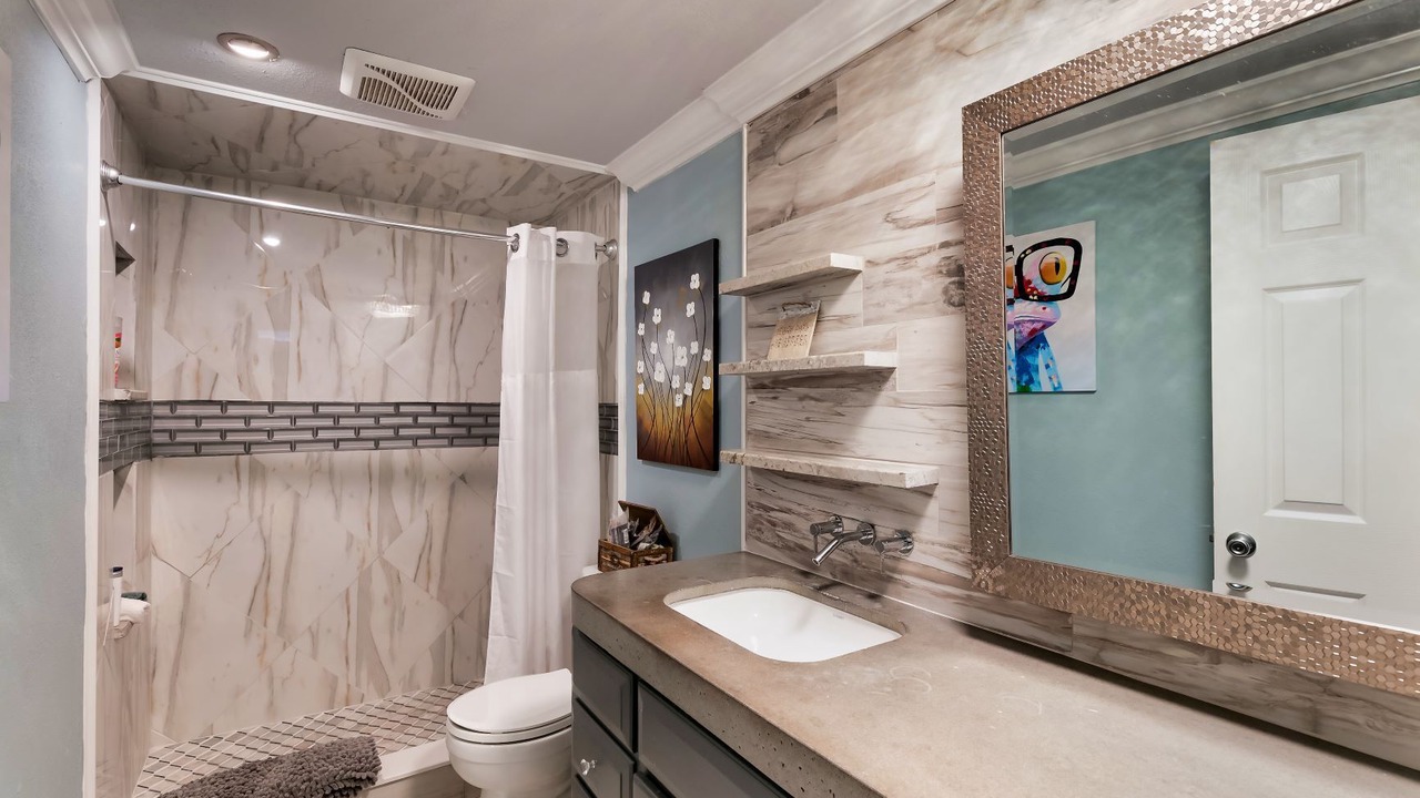 Photo of Bathroom in Mid Island