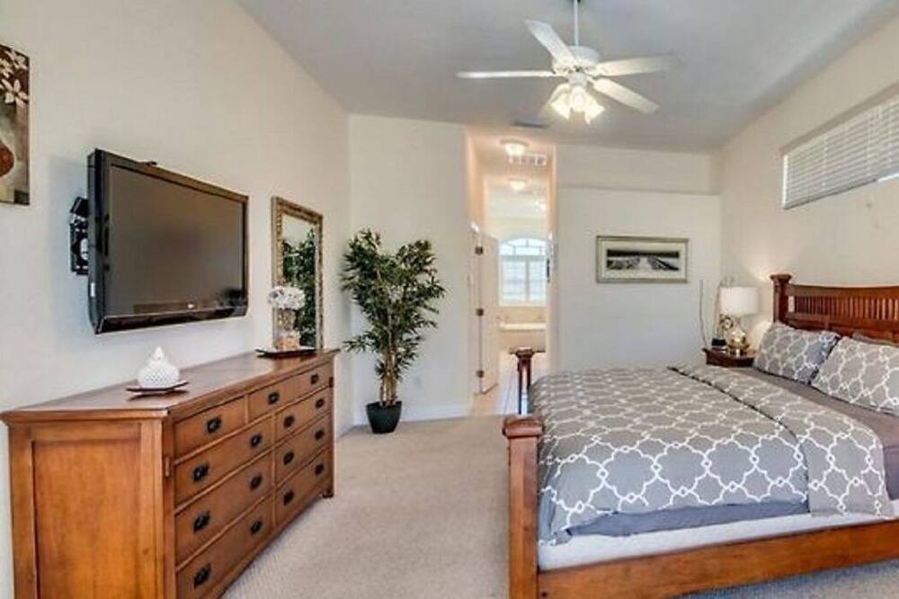 Photo of Bedroom in Yacht Club