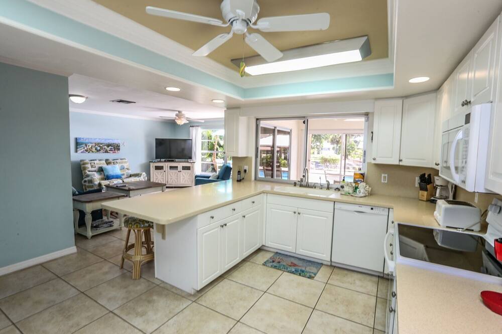 Photo of Kitchen in Mid Island