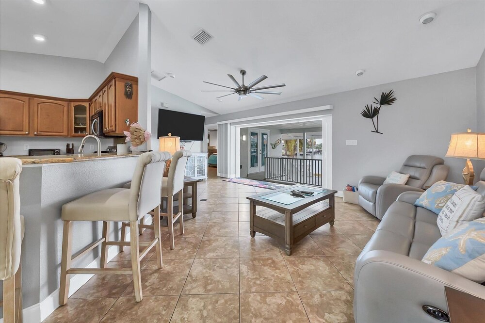 Photo of Livingroom in Edgewater