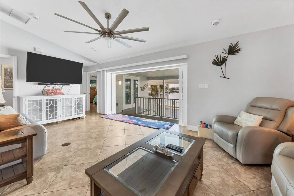 Photo of Livingroom in Edgewater