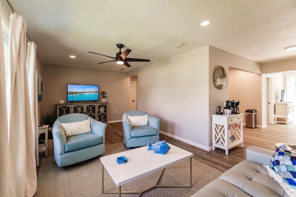 Photo of Livingroom in Charlotte Park
