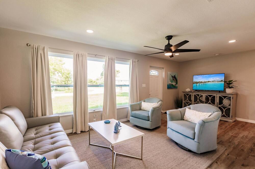 Photo of Livingroom in Charlotte Park