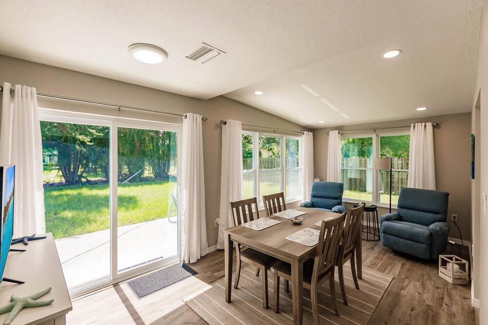 Photo of Livingroom in Charlotte Park