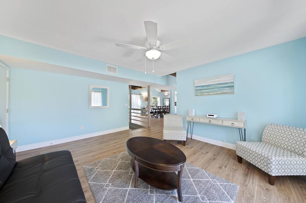 Photo of Livingroom in Bay Isle