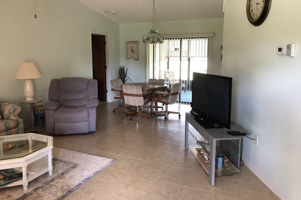 Photo of Bedroom in Englewood East