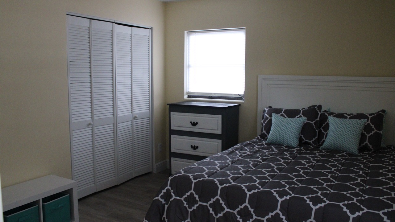 Photo of Bedroom in Bayshore Gardens