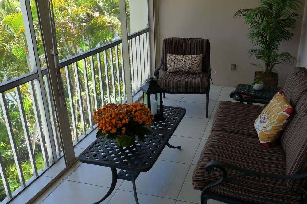 Photo of Livingroom in Royal Harbor