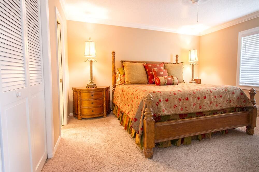 Photo of Bedroom in Royal Harbor