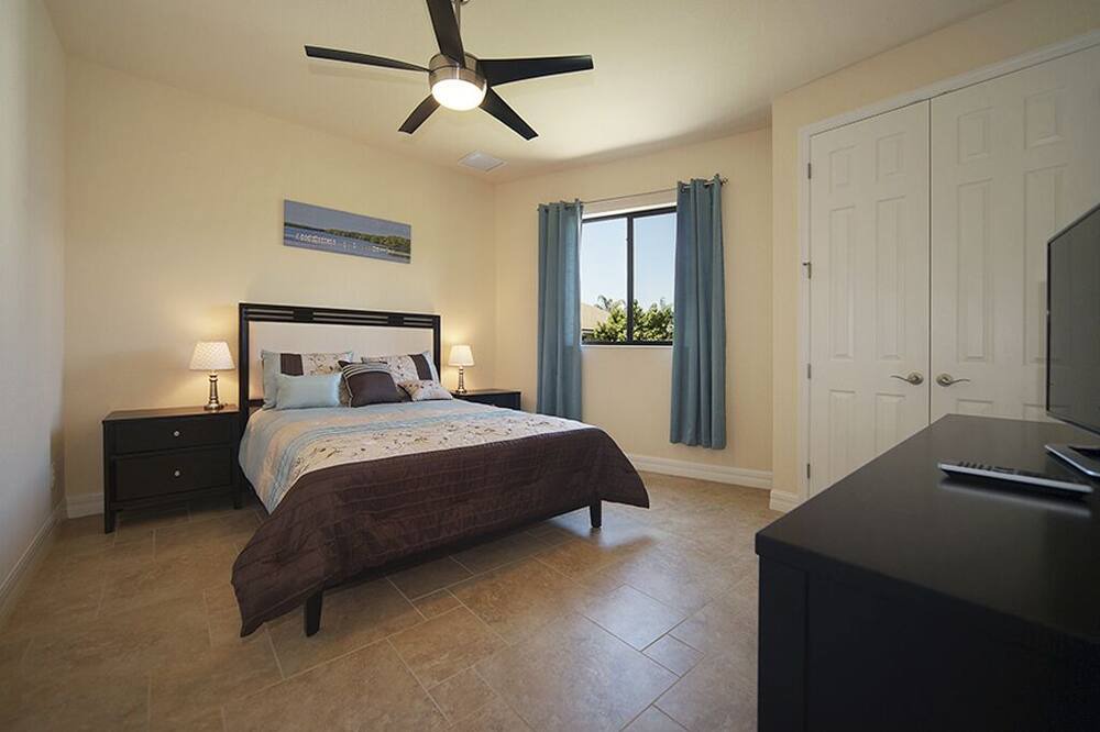 Photo of Bedroom in Pelican