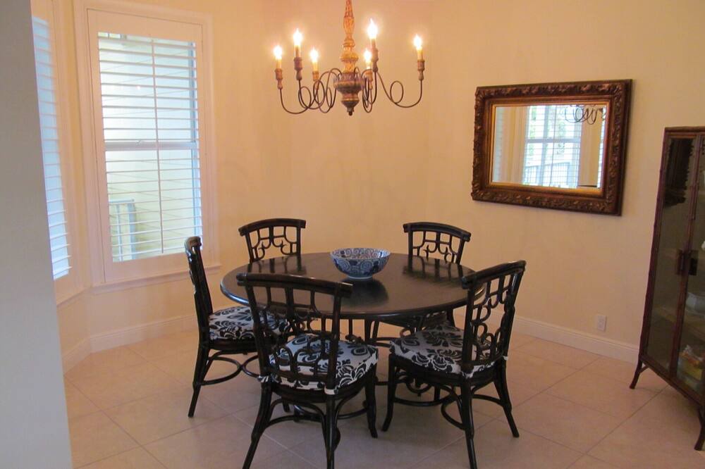 Photo of Livingroom in Coquina Sands