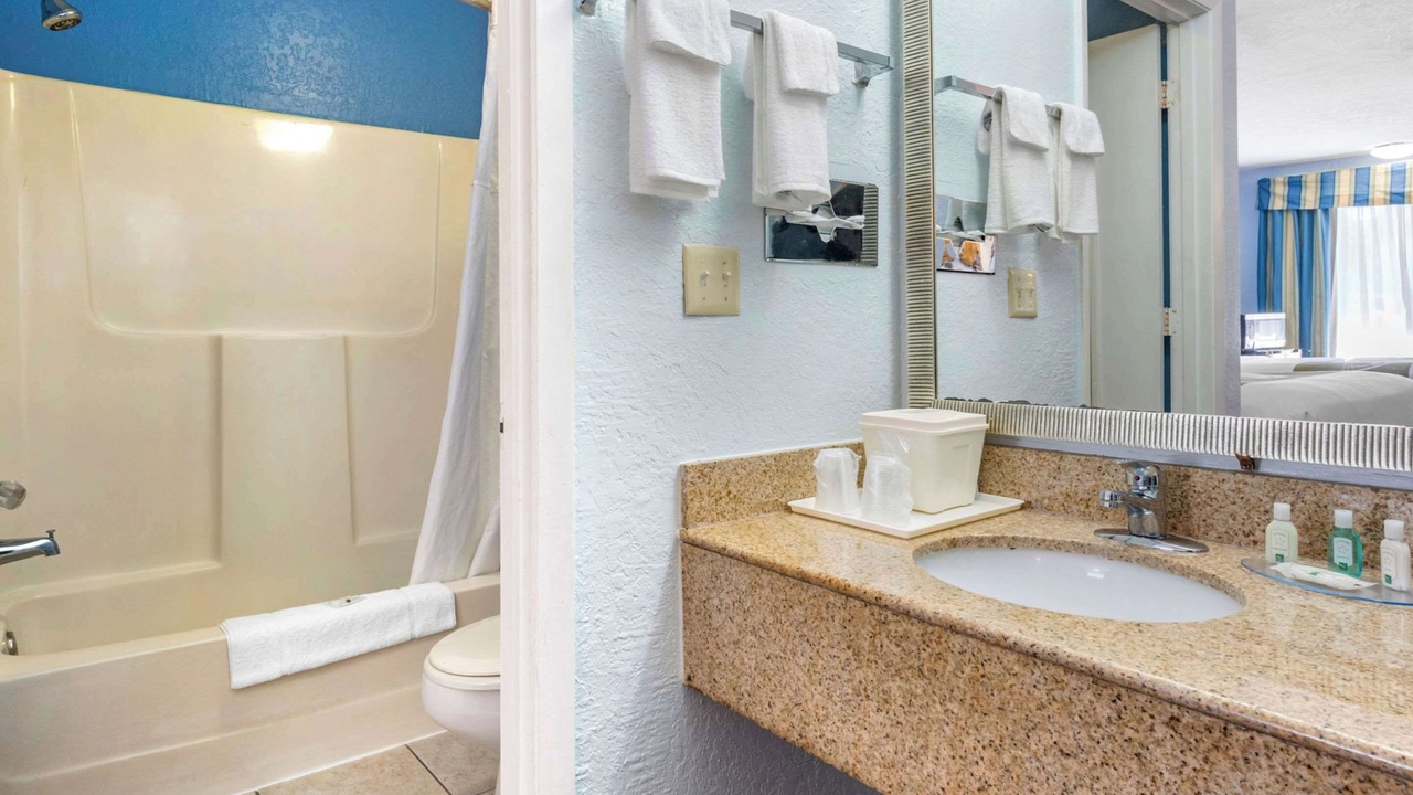 Photo of Bedroom in Indian Beach Sapphire Shores