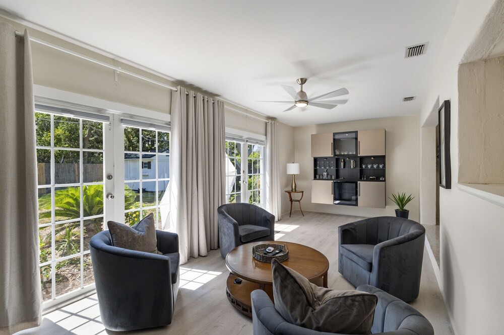 Photo of Livingroom in Pinellas Point