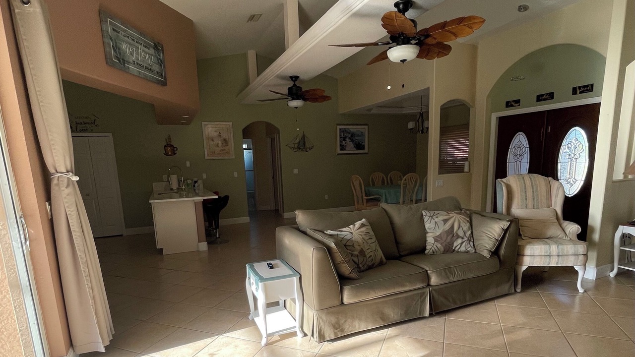 Photo of Livingroom in Englewood East