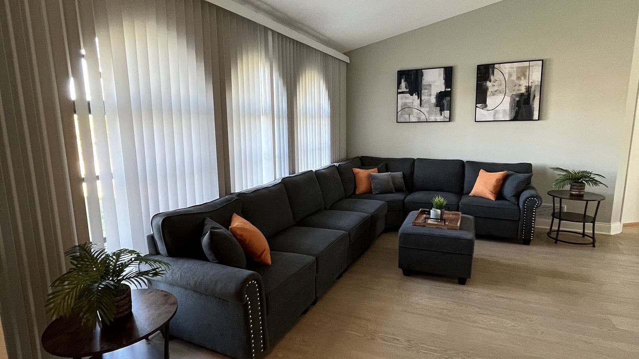 Photo of Livingroom in Englewood East