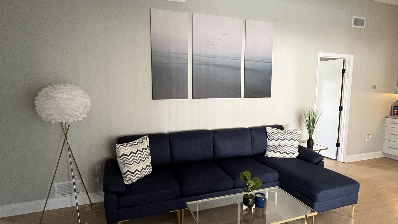 Photo of Livingroom in Englewood East