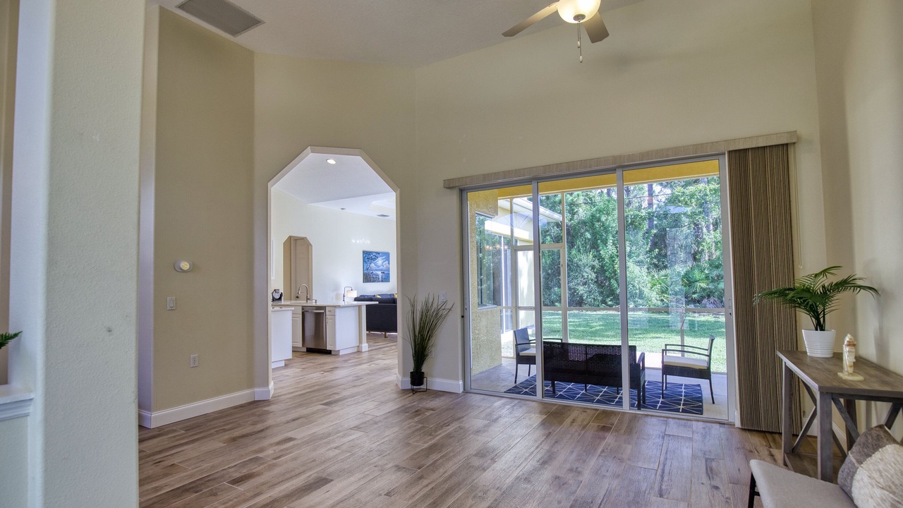 Photo of Livingroom in Englewood East