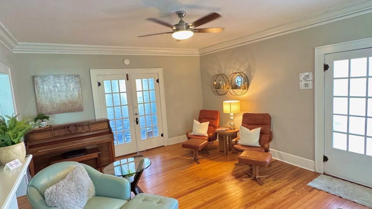 Photo of Livingroom in Crescent Lake