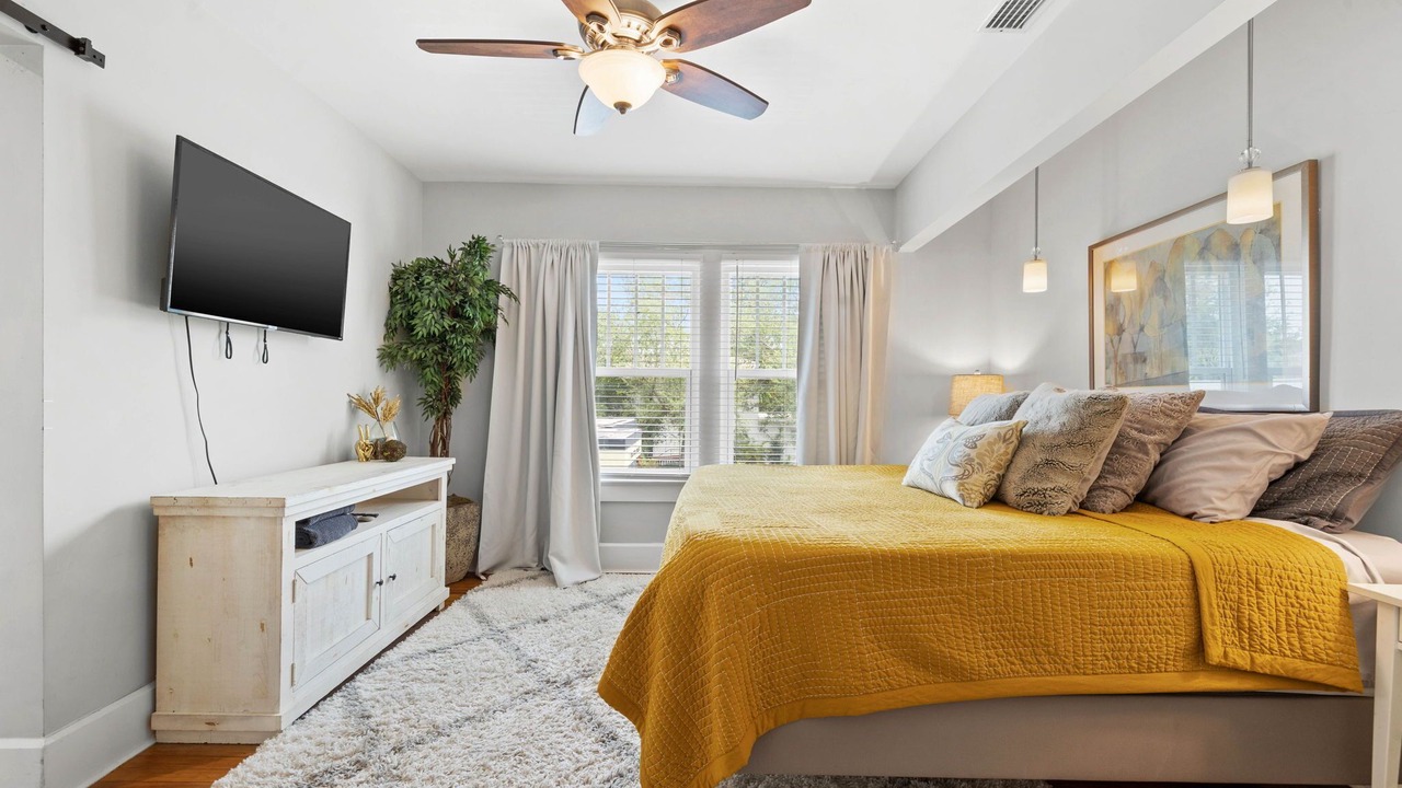 Photo of Bedroom in Crescent Lake