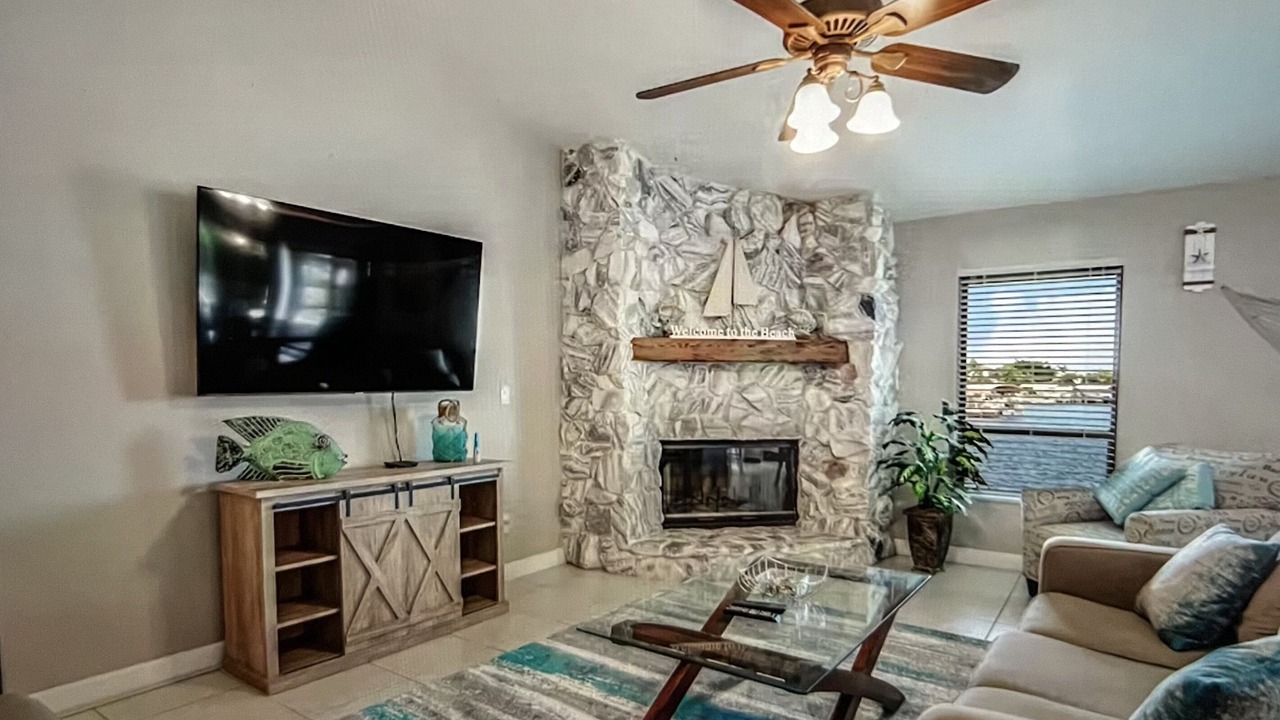 Photo of Livingroom in Eight Lakes