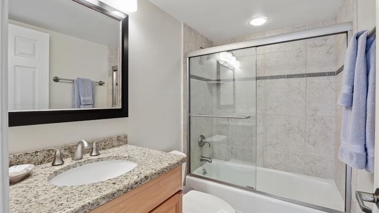 Photo of Bathroom in Park Shore