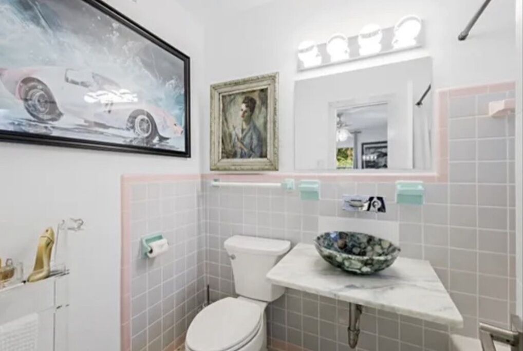 Photo of Bathroom in Valencia Terrace