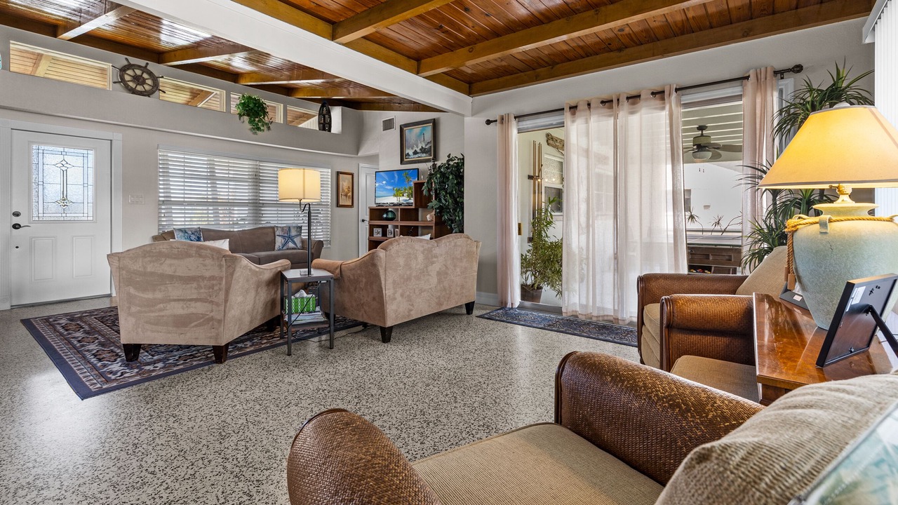 Photo of Livingroom in Yacht Club