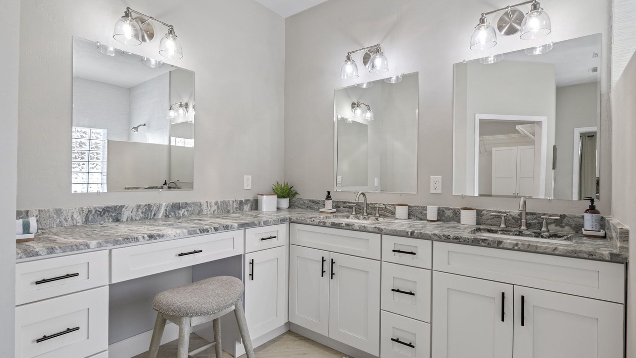 Photo of Bathroom in Caloosahatchee