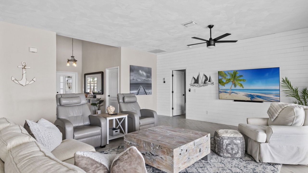 Photo of Livingroom in Caloosahatchee