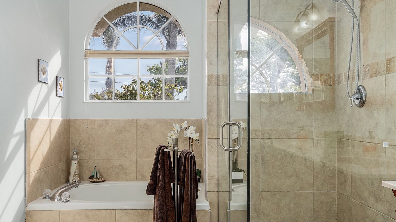 Photo of Bathroom in Pelican