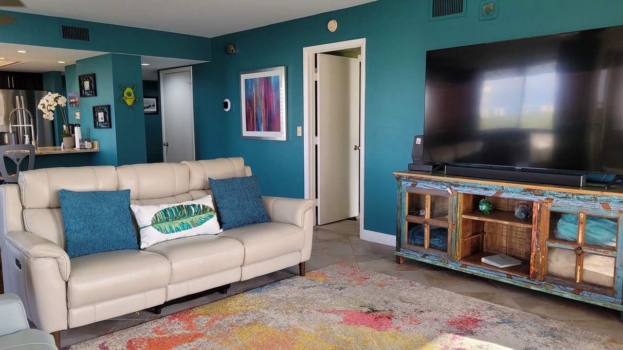 Photo of Livingroom in Vanderbilt Beach