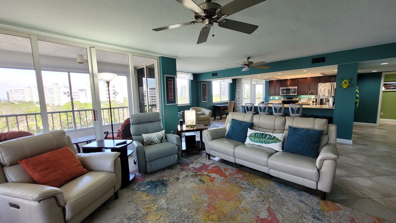 Photo of Livingroom in Vanderbilt Beach