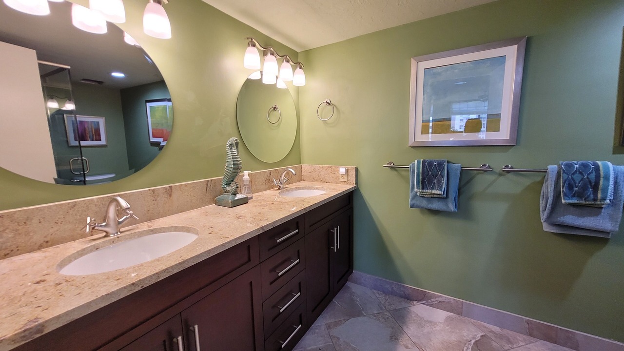Photo of Bathroom in Vanderbilt Beach