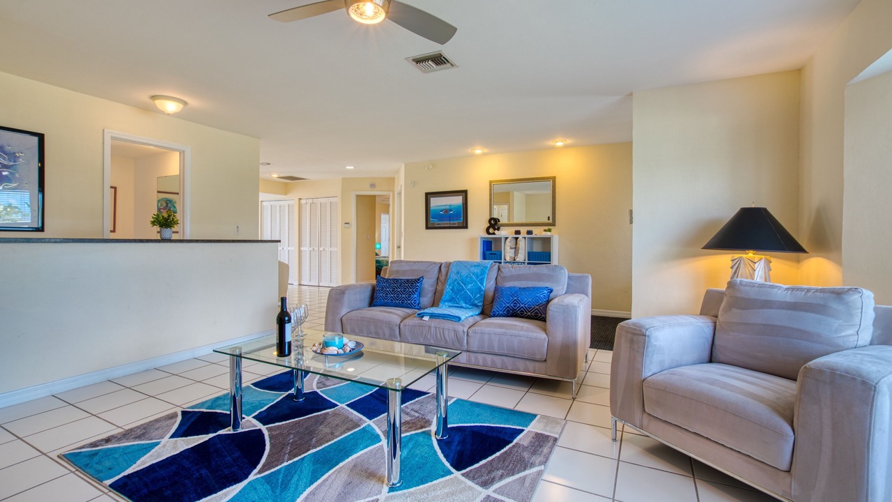 Photo of Livingroom in Yacht Club
