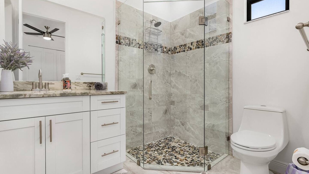 Photo of Bathroom in Diplomat