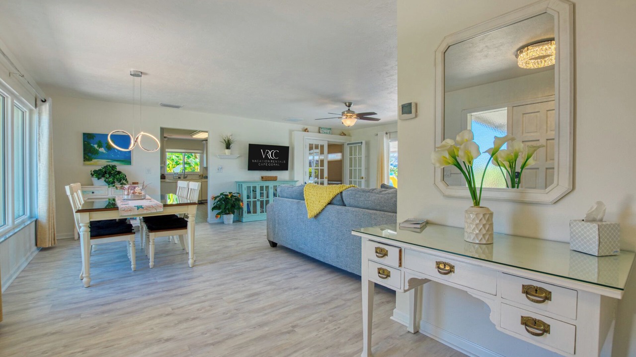 Photo of Livingroom in Yacht Club