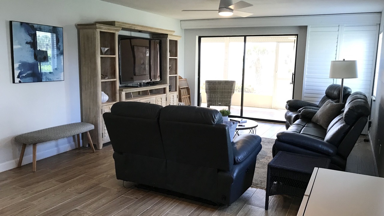 Photo of Livingroom in Golden Beach