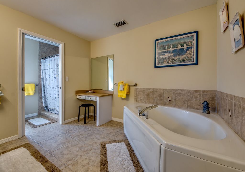 Photo of Bathroom in Caloosahatchee