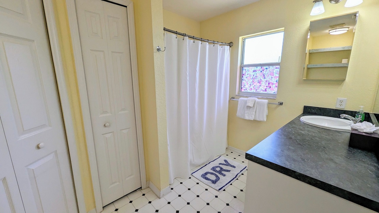 Photo of Bathroom in Trafalgar