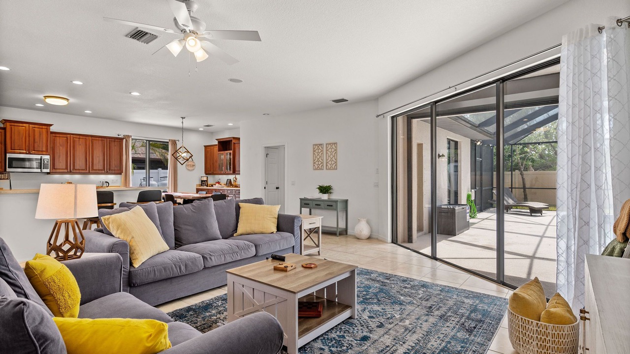 Photo of Livingroom in Englewood East