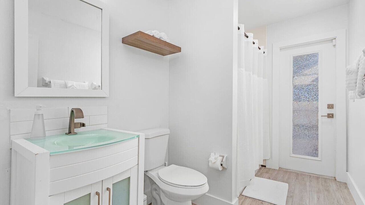 Photo of Bathroom in Pelican