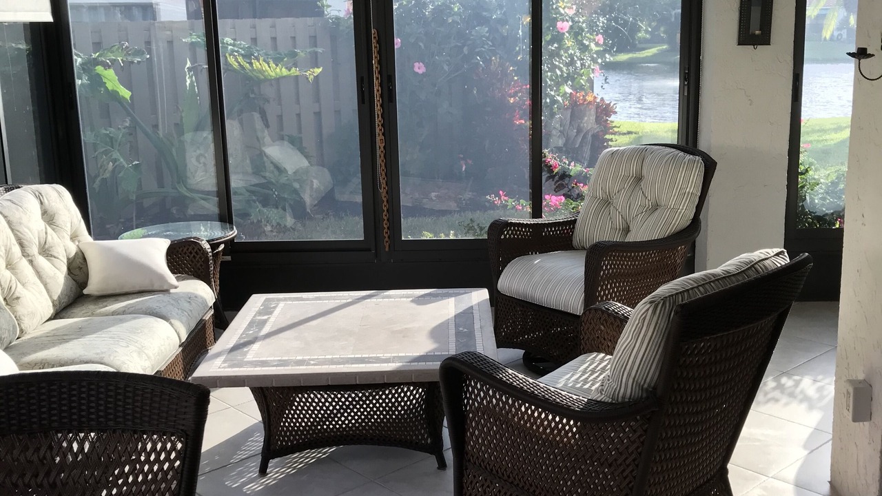 Photo of Livingroom in Pelican Bay